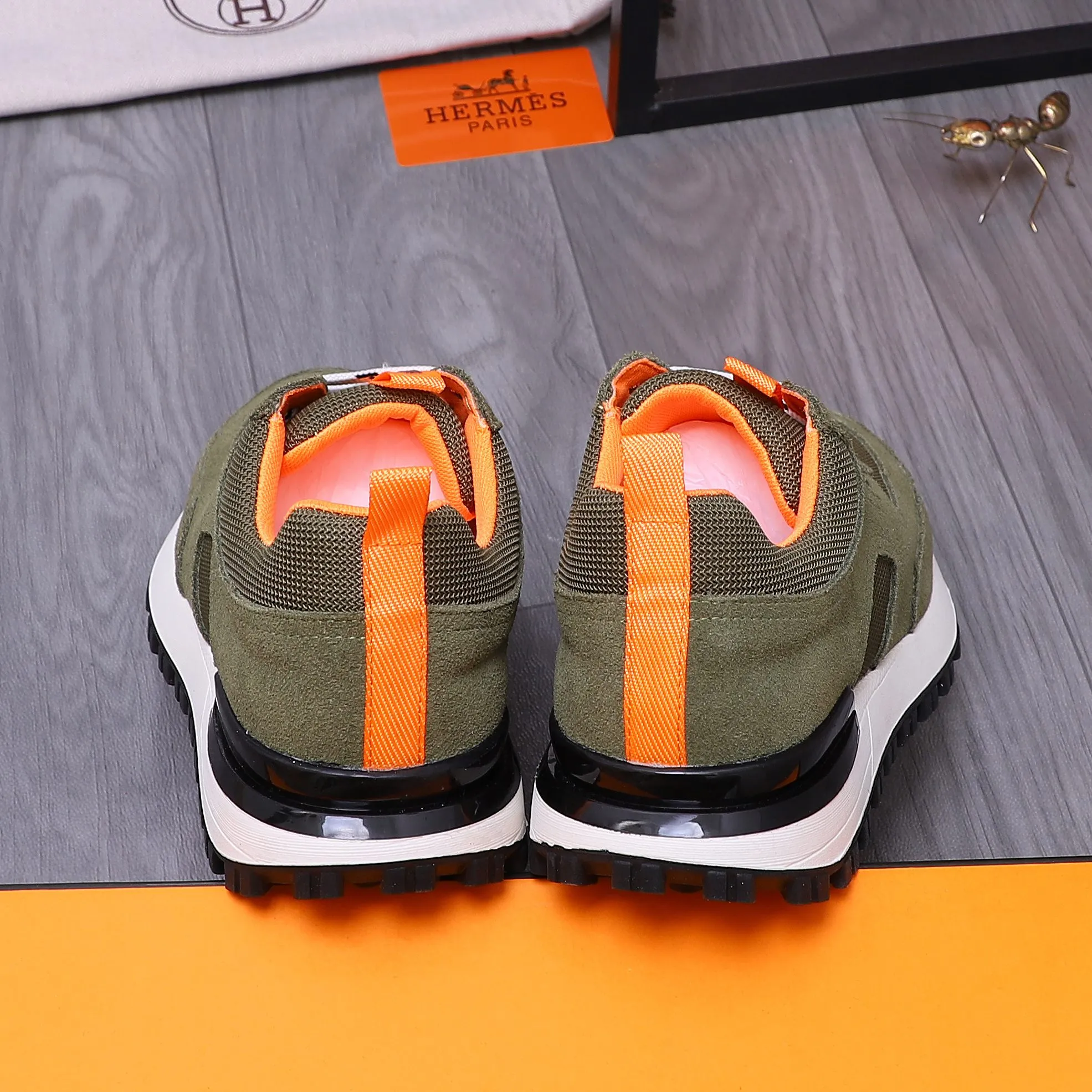 Men's shoes 💰420 Product trademark: HERMES "Hermes" casual shoes Regular size: 38-44 Product materials: Selected frosted cowhide stitching mesh upper Breathable mesh lining Cowhide insole Rubber outsole